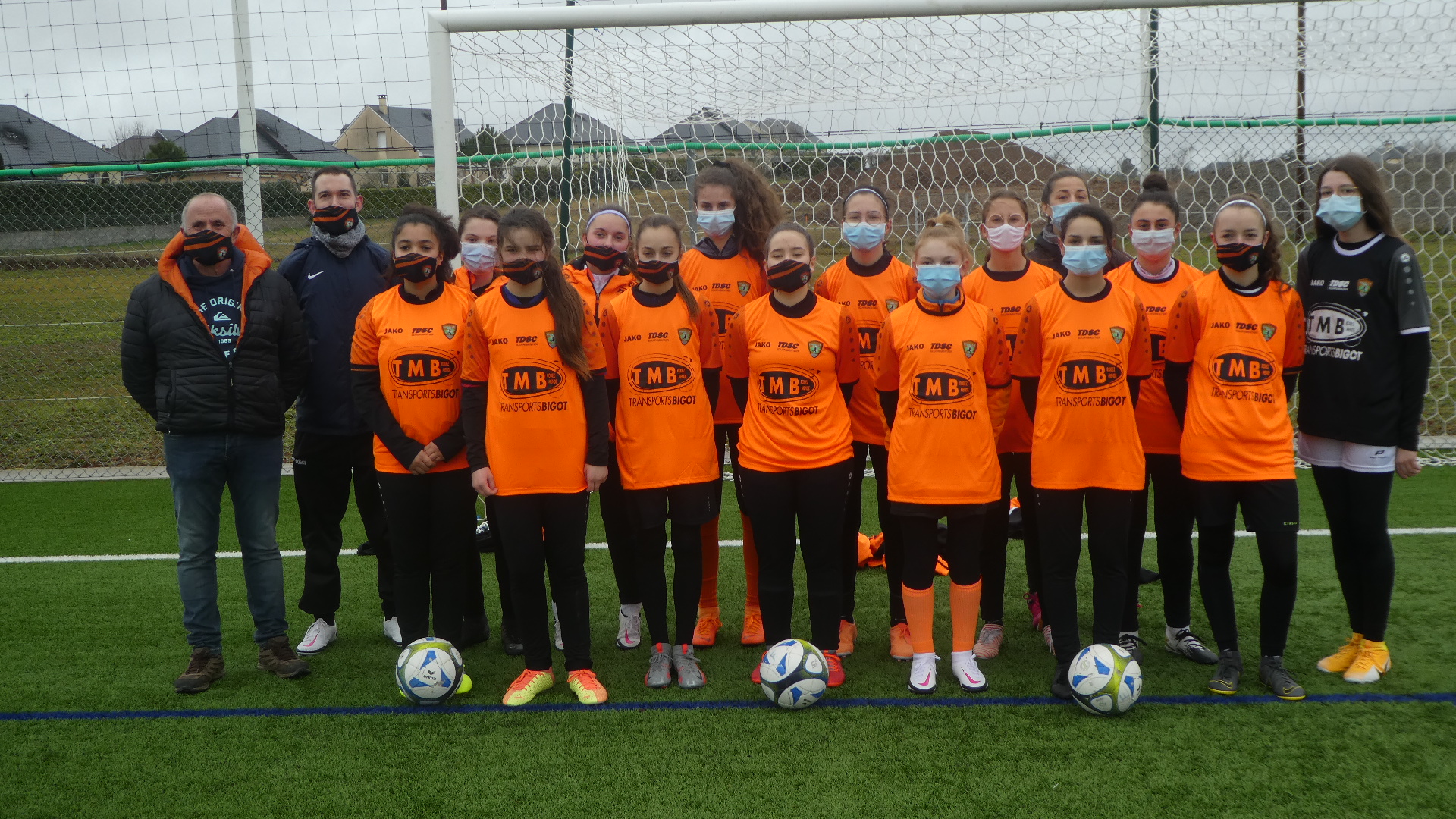 LES U12-U15 FEMINIMES ONT RECU LEURS NOUVEAUX MAILLOTS